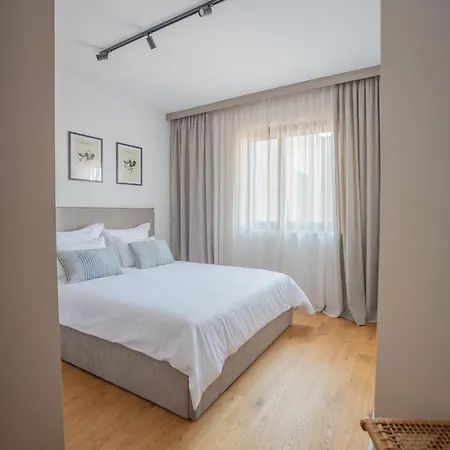 Apartmán Noovi - With Private Parking