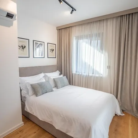 Apartmán Noovi - With Private Parking