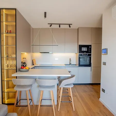 Noovi - With Private Parking * Пула