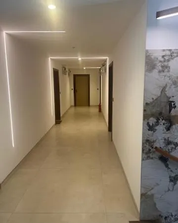 Noovi - With Private Parking *