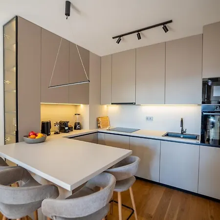 Noovi - With Private Parking Appartement Pula