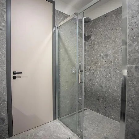 Noovi - With Private Parking Appartement