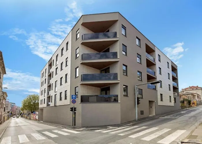 Noovi - With Private Parking Daire