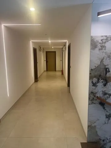 Noovi - With Private Parking *