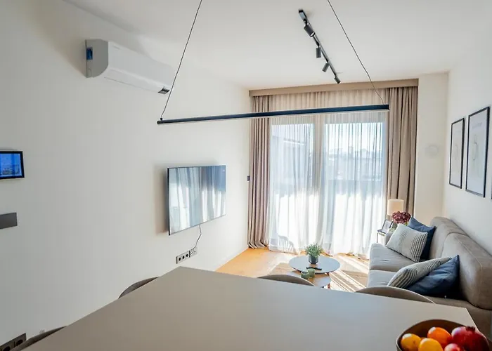 Noovi - With Private Parking