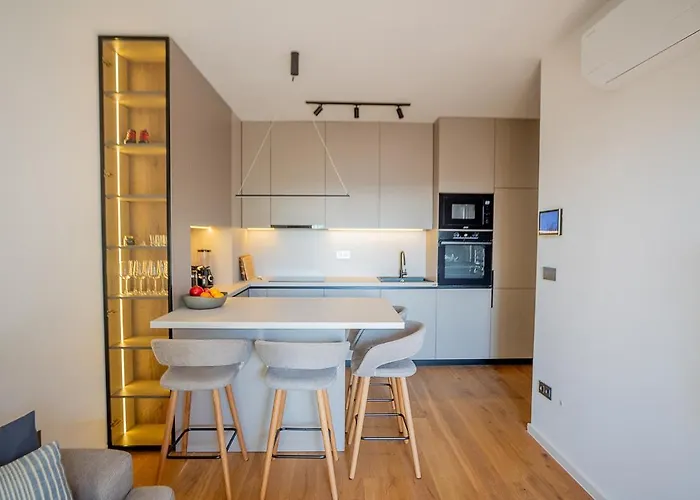 Noovi - With Private Parking * Пула