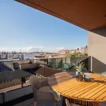 Noovi - With Private Parking Apartment *